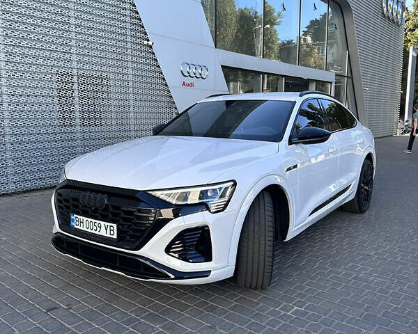 Білий Ауді Q8 e-tron, об'ємом двигуна 0 л та пробігом 24 тис. км за 67500 $, фото 16 на Automoto.ua