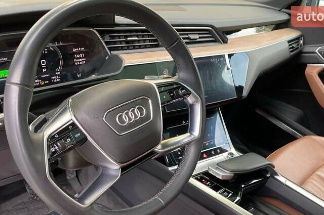 Белый Ауди Q8 e-tron, объемом двигателя 0 л и пробегом 3 тыс. км за 59100 $, фото 1 на Automoto.ua