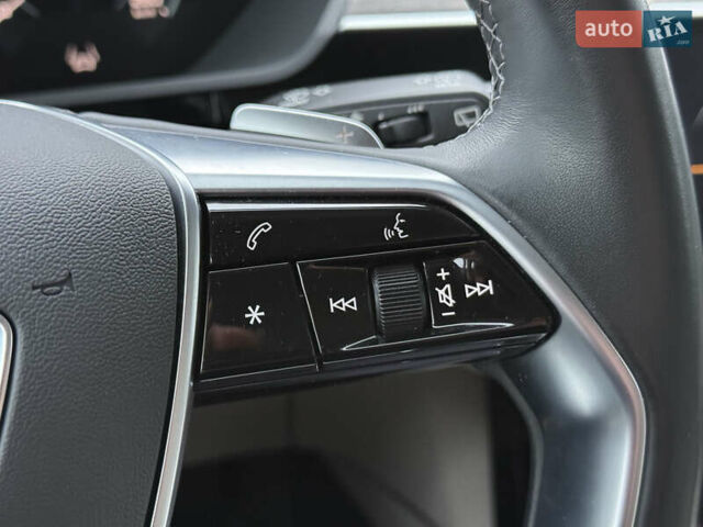 Белый Ауди Q8 e-tron, объемом двигателя 0 л и пробегом 17 тыс. км за 56500 $, фото 57 на Automoto.ua