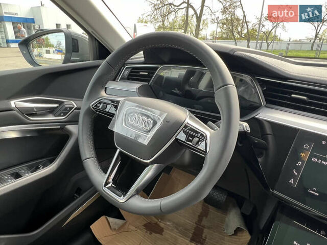 Белый Ауди Q8 e-tron, объемом двигателя 0 л и пробегом 2 тыс. км за 59500 $, фото 36 на Automoto.ua