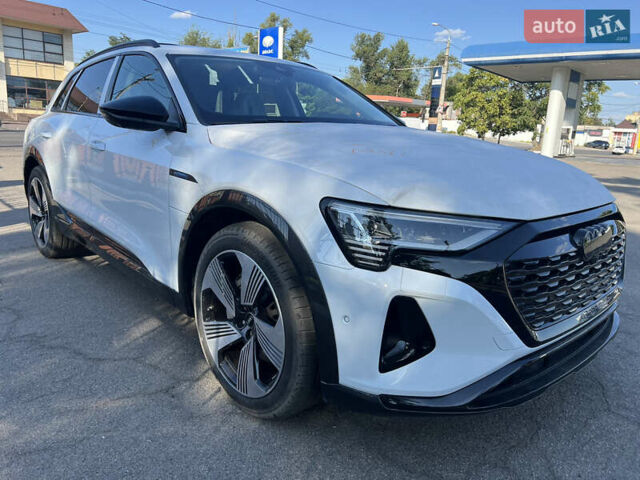 Белый Ауди Q8 e-tron, объемом двигателя 0 л и пробегом 2 тыс. км за 59500 $, фото 16 на Automoto.ua