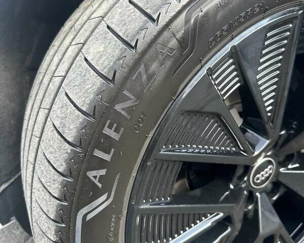 Ауди Q8 e-tron 2023 в Киеве на Automoto.ua Белый Ауди Q8 e-tron, объемом двигателя 0 л и пробегом 29 тыс. км за 65000 $, фото 23 на Automoto.ua