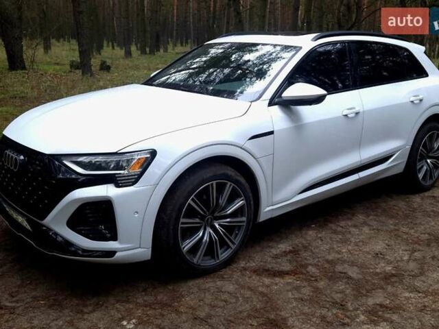 Білий Ауді Q8 e-tron, об'ємом двигуна 0 л та пробігом 17 тис. км за 50000 $, фото 5 на Automoto.ua