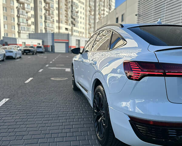 Білий Ауді Q8 e-tron, об'ємом двигуна 0 л та пробігом 24 тис. км за 67500 $, фото 6 на Automoto.ua