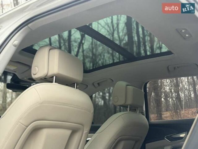 Белый Ауди Q8 e-tron, объемом двигателя 0 л и пробегом 63 тыс. км за 47800 $, фото 56 на Automoto.ua