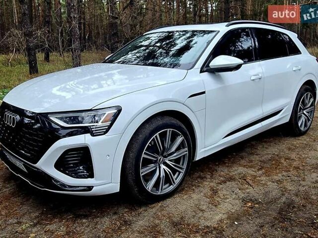 Білий Ауді Q8 e-tron, об'ємом двигуна 0 л та пробігом 17 тис. км за 50000 $, фото 1 на Automoto.ua