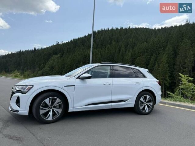 Білий Ауді Q8 e-tron, об'ємом двигуна 0 л та пробігом 5 тис. км за 46999 $, фото 7 на Automoto.ua