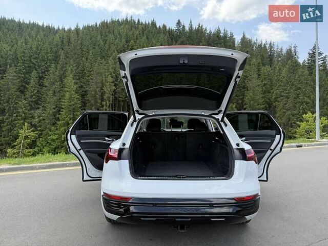 Білий Ауді Q8 e-tron, об'ємом двигуна 0 л та пробігом 5 тис. км за 46999 $, фото 14 на Automoto.ua