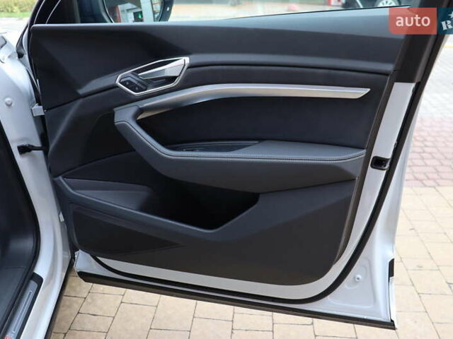 Ауді Q8 e-tron 2023 у Львові на Automoto.ua Білий Ауді Q8 e-tron, об'ємом двигуна 0 л та пробігом 23 тис. км за 49900 $, фото 48 на Automoto.ua