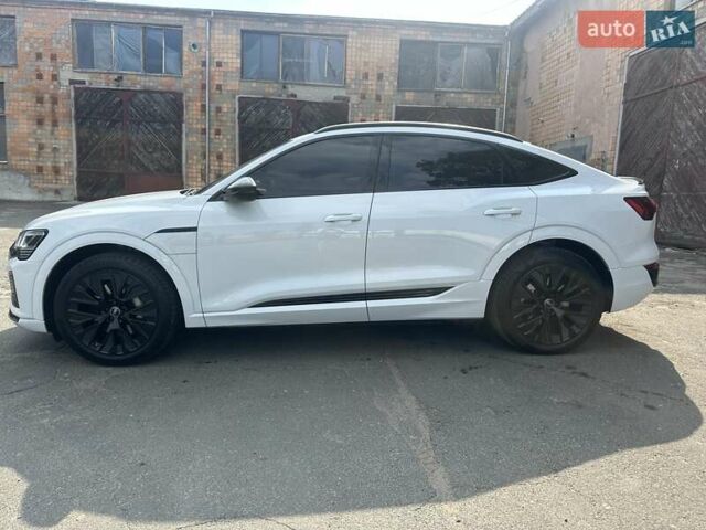 Ауди Q8 e-tron 2023 в Киеве на Automoto.ua Белый Ауди Q8 e-tron, объемом двигателя 0 л и пробегом 29 тыс. км за 65000 $, фото 5 на Automoto.ua