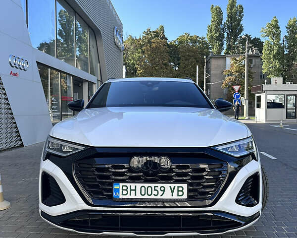 Білий Ауді Q8 e-tron, об'ємом двигуна 0 л та пробігом 24 тис. км за 67500 $, фото 14 на Automoto.ua