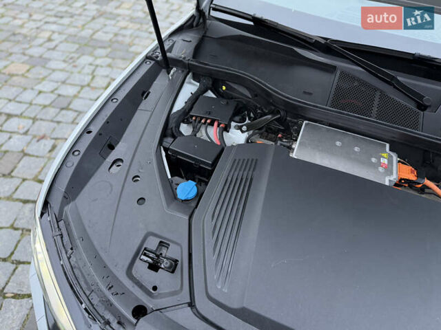 Белый Ауди Q8 e-tron, объемом двигателя 0 л и пробегом 17 тыс. км за 56500 $, фото 62 на Automoto.ua