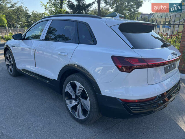 Белый Ауди Q8 e-tron, объемом двигателя 0 л и пробегом 2 тыс. км за 59500 $, фото 6 на Automoto.ua