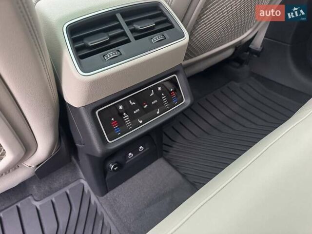 Белый Ауди Q8 e-tron, объемом двигателя 0 л и пробегом 63 тыс. км за 47800 $, фото 43 на Automoto.ua