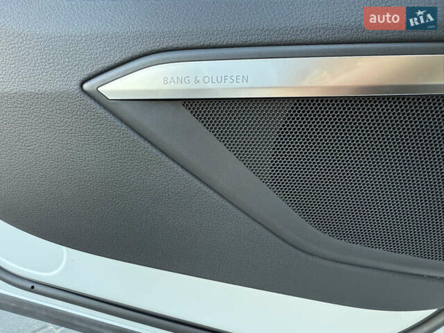 Белый Ауди Q8 e-tron, объемом двигателя 0 л и пробегом 10 тыс. км за 52000 $, фото 8 на Automoto.ua