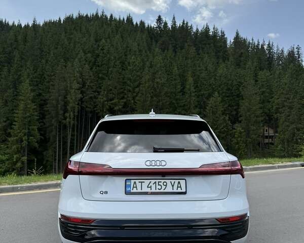 Білий Ауді Q8 e-tron, об'ємом двигуна 0 л та пробігом 5 тис. км за 46999 $, фото 8 на Automoto.ua