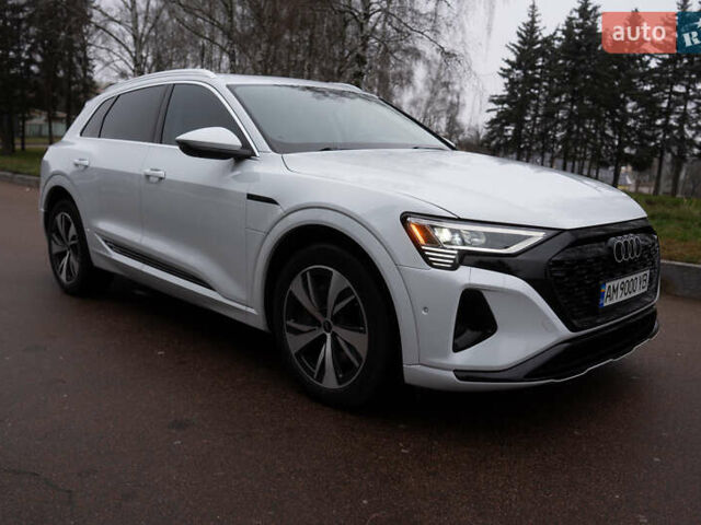 Белый Ауди Q8 e-tron, объемом двигателя 0 л и пробегом 30 тыс. км за 53500 $, фото 3 на Automoto.ua