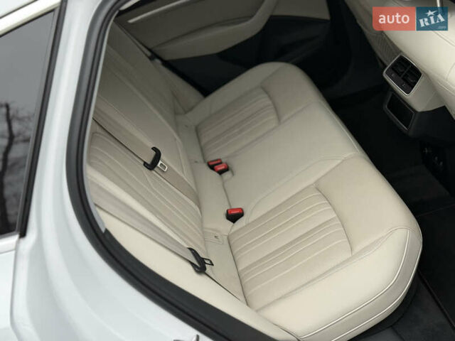 Белый Ауди Q8 e-tron, объемом двигателя 0 л и пробегом 17 тыс. км за 56500 $, фото 35 на Automoto.ua