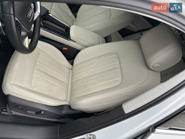 Белый Ауди Q8 e-tron, объемом двигателя 0 л и пробегом 17 тыс. км за 56500 $, фото 25 на Automoto.ua