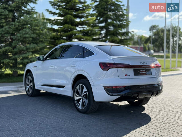 Белый Ауди Q8 e-tron, объемом двигателя 0 л и пробегом 10 тыс. км за 52000 $, фото 16 на Automoto.ua