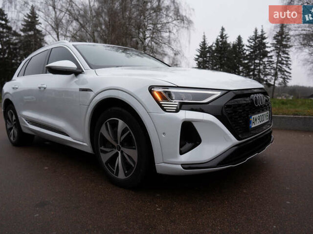 Белый Ауди Q8 e-tron, объемом двигателя 0 л и пробегом 30 тыс. км за 53500 $, фото 14 на Automoto.ua