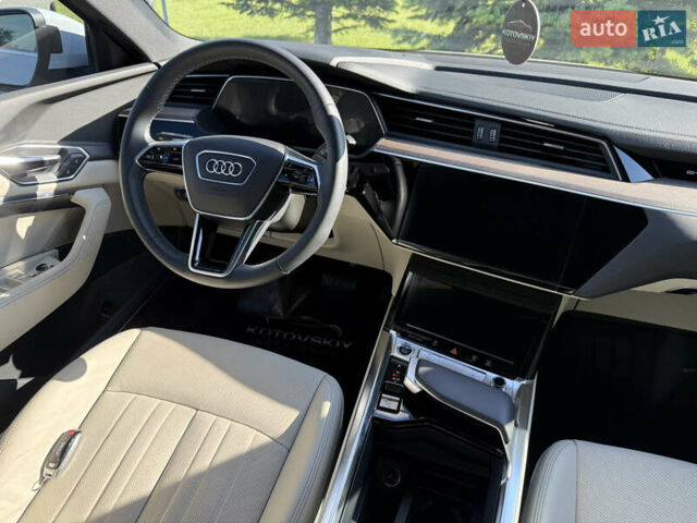 Белый Ауди Q8 e-tron, объемом двигателя 0 л и пробегом 10 тыс. км за 52000 $, фото 7 на Automoto.ua