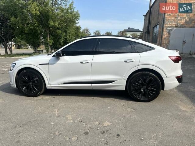 Ауди Q8 e-tron 2023 в Киеве на Automoto.ua Белый Ауди Q8 e-tron, объемом двигателя 0 л и пробегом 29 тыс. км за 65000 $, фото 21 на Automoto.ua