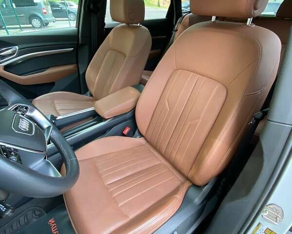 Білий Ауді Q8 e-tron, об'ємом двигуна 0 л та пробігом 3 тис. км за 59000 $, фото 17 на Automoto.ua