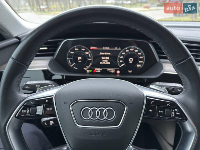 Белый Ауди Q8 e-tron, объемом двигателя 0 л и пробегом 17 тыс. км за 56500 $, фото 55 на Automoto.ua