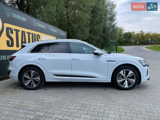 Білий Ауді Q8 e-tron, об'ємом двигуна 0 л та пробігом 3 тис. км за 59000 $, фото 4 на Automoto.ua