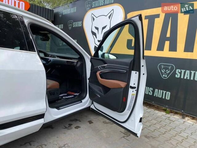 Білий Ауді Q8 e-tron, об'ємом двигуна 0 л та пробігом 3 тис. км за 59000 $, фото 34 на Automoto.ua