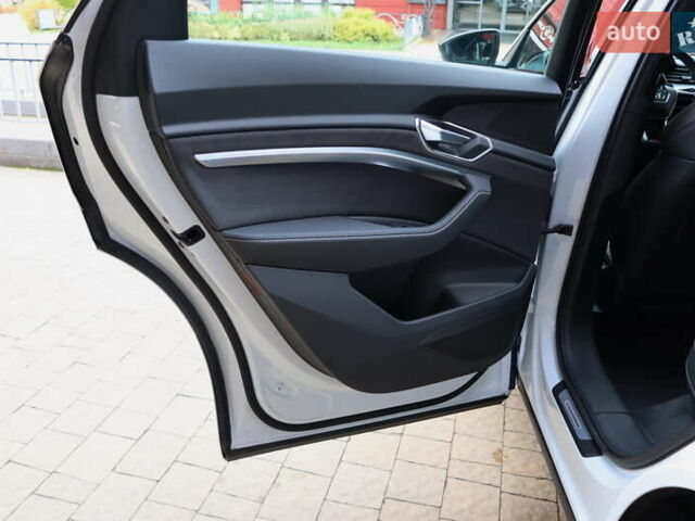 Ауді Q8 e-tron 2023 у Львові на Automoto.ua Білий Ауді Q8 e-tron, об'ємом двигуна 0 л та пробігом 23 тис. км за 49900 $, фото 34 на Automoto.ua