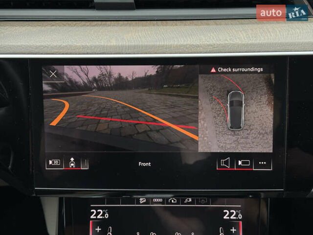 Белый Ауди Q8 e-tron, объемом двигателя 0 л и пробегом 17 тыс. км за 56500 $, фото 76 на Automoto.ua