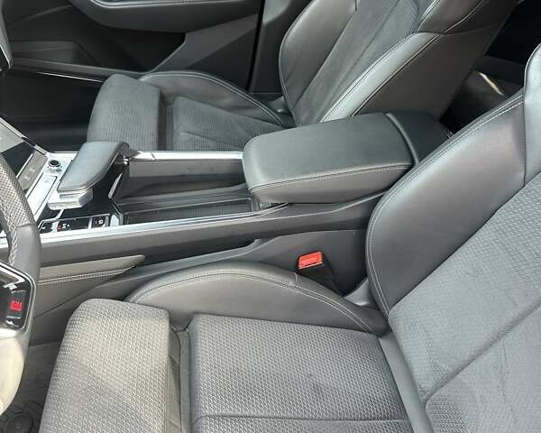 Ауди Q8 e-tron 2023 в Киеве на Automoto.ua Белый Ауди Q8 e-tron, объемом двигателя 0 л и пробегом 29 тыс. км за 65000 $, фото 41 на Automoto.ua