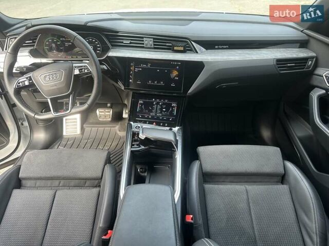 Ауди Q8 e-tron 2023 в Киеве на Automoto.ua Белый Ауди Q8 e-tron, объемом двигателя 0 л и пробегом 29 тыс. км за 65000 $, фото 44 на Automoto.ua