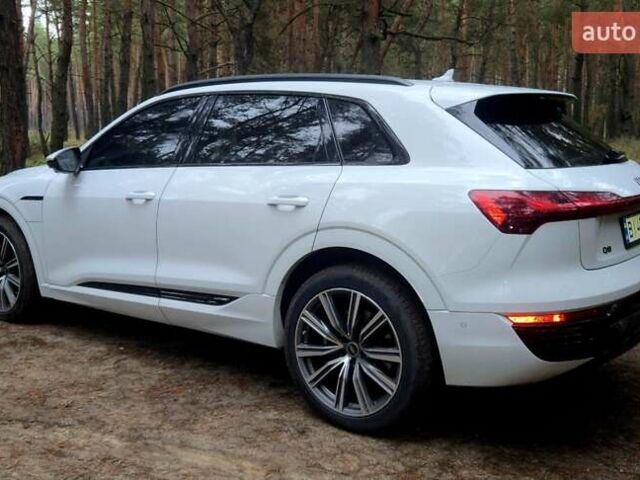 Білий Ауді Q8 e-tron, об'ємом двигуна 0 л та пробігом 17 тис. км за 50000 $, фото 17 на Automoto.ua