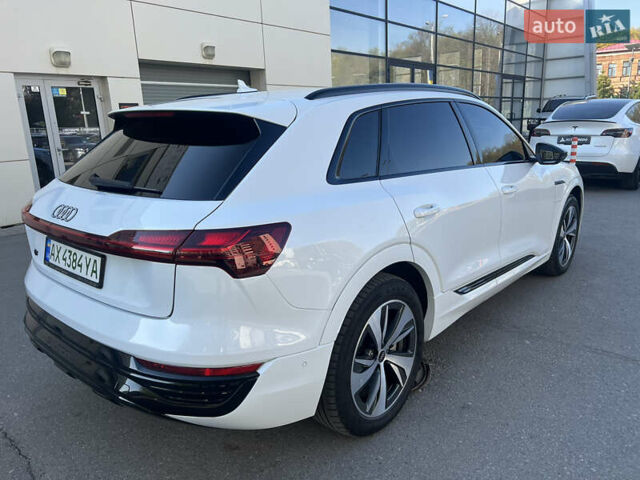 Белый Ауди Q8 e-tron, объемом двигателя 0 л и пробегом 20 тыс. км за 47000 $, фото 2 на Automoto.ua