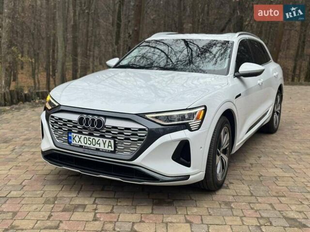 Белый Ауди Q8 e-tron, объемом двигателя 0 л и пробегом 63 тыс. км за 47800 $, фото 7 на Automoto.ua