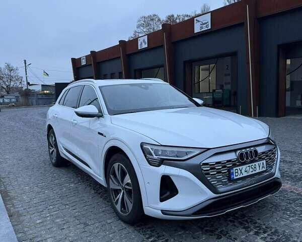 Белый Ауди Q8 e-tron, объемом двигателя 0 л и пробегом 3 тыс. км за 59100 $, фото 4 на Automoto.ua