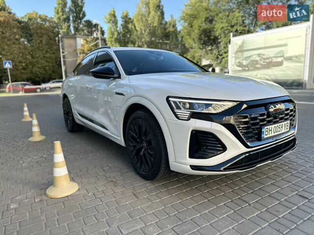 Білий Ауді Q8 e-tron, об'ємом двигуна 0 л та пробігом 24 тис. км за 67500 $, фото 10 на Automoto.ua