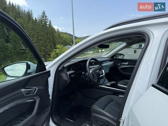 Білий Ауді Q8 e-tron, об'ємом двигуна 0 л та пробігом 5 тис. км за 46999 $, фото 23 на Automoto.ua