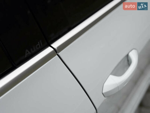 Белый Ауди Q8 e-tron, объемом двигателя 0 л и пробегом 17 тыс. км за 56500 $, фото 17 на Automoto.ua