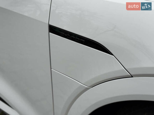 Белый Ауди Q8 e-tron, объемом двигателя 0 л и пробегом 17 тыс. км за 56500 $, фото 14 на Automoto.ua