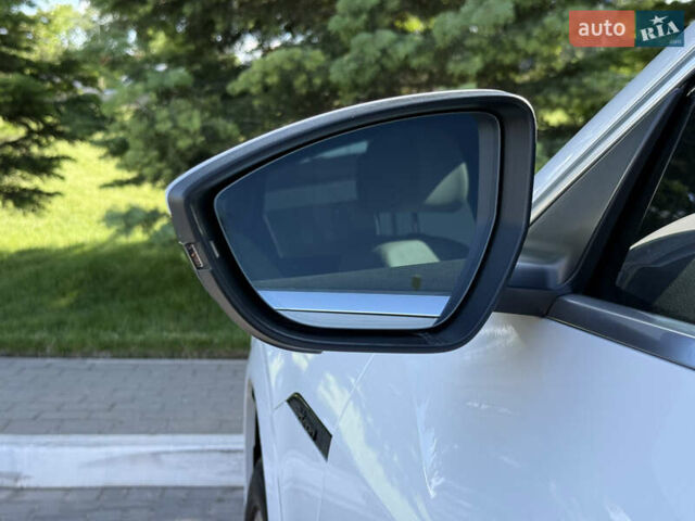 Белый Ауди Q8 e-tron, объемом двигателя 0 л и пробегом 10 тыс. км за 52000 $, фото 20 на Automoto.ua