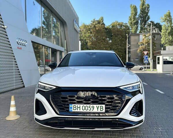 Білий Ауді Q8 e-tron, об'ємом двигуна 0 л та пробігом 24 тис. км за 67500 $, фото 11 на Automoto.ua