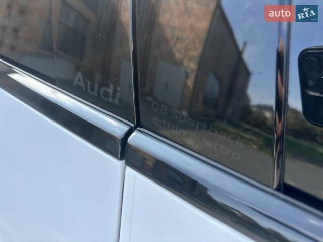 Ауди Q8 e-tron 2023 в Киеве на Automoto.ua Белый Ауди Q8 e-tron, объемом двигателя 0 л и пробегом 29 тыс. км за 65000 $, фото 24 на Automoto.ua