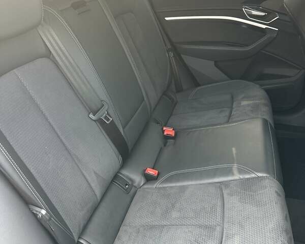 Ауди Q8 e-tron 2023 в Киеве на Automoto.ua Белый Ауди Q8 e-tron, объемом двигателя 0 л и пробегом 29 тыс. км за 65000 $, фото 43 на Automoto.ua