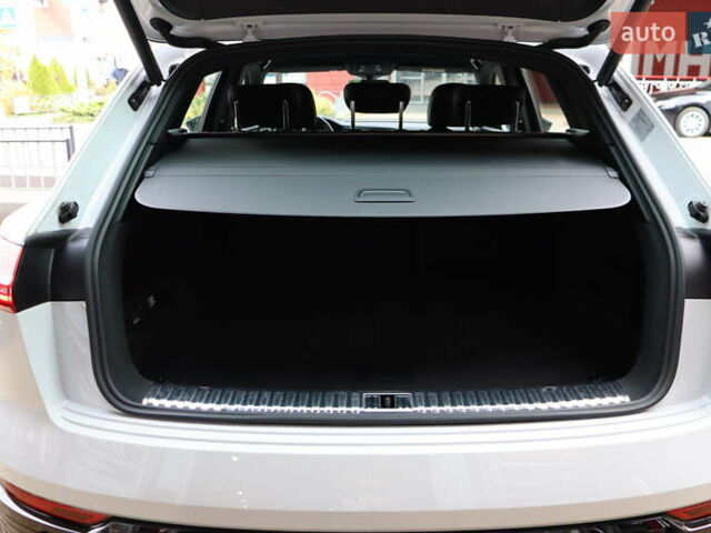 Ауді Q8 e-tron 2023 у Львові на Automoto.ua Білий Ауді Q8 e-tron, об'ємом двигуна 0 л та пробігом 23 тис. км за 49900 $, фото 42 на Automoto.ua