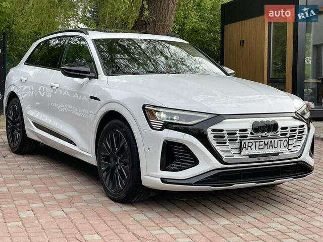 Белый Ауди Q8 e-tron, объемом двигателя 0 л и пробегом 2 тыс. км за 61000 $, фото 29 на Automoto.ua
