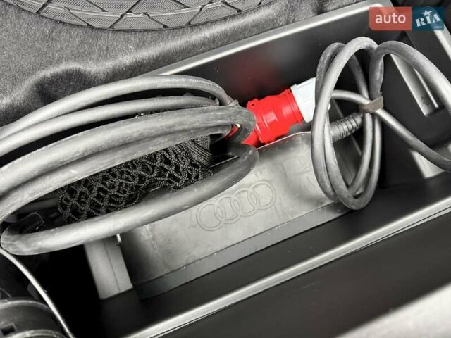 Білий Ауді Q8 e-tron, об'ємом двигуна 0 л та пробігом 17 тис. км за 52500 $, фото 37 на Automoto.ua